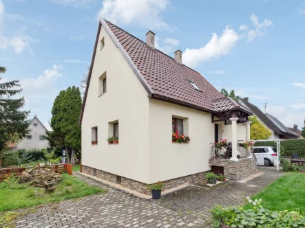 Ansicht - Haus kaufen in Blaufelden - Modernisiertes Einfamilienhaus mit Garage und Garten in Blaufelden