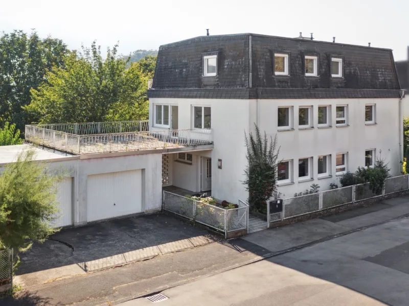 Titelbild - Haus kaufen in Bad Kissingen - Außergewöhnliches Haus in Bad Kissingen am Fuße des Staffelsberg