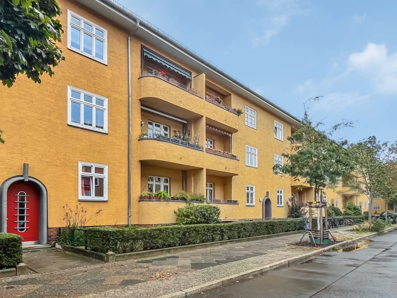 Außenansicht  - 1 - Wohnung kaufen in Berlin - Vermietete 3-Zimmer-Eigentumswohnung mit Balkon in begehrter Lage von Berlin-Adlershof