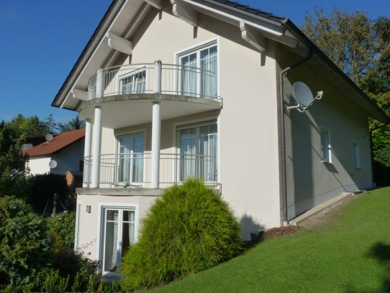 Ansicht  - Haus kaufen in Landau an der Isar - Großes und elegantes Einfamilienhaus in Niederhöcking - Landau