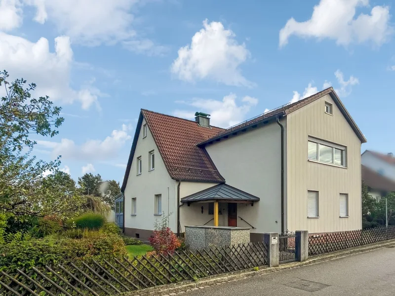 Ansicht - Haus kaufen in Altdorf b. Nürnberg - Schönes Einfamilienhaus mit Wintergarten und 2 Garagen in Altdorf bei Nürnberg