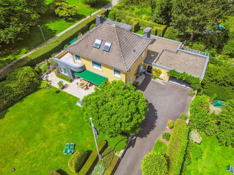 Titelbild - Haus kaufen in Wuppertal - Traumhaftschöne Villa mit Parkanlage in bevorzugter Lage von Wuppertal-Elberfeld