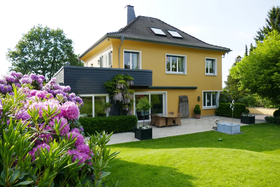 Titelbild - Haus kaufen in Wuppertal - Luxuriöse Villa mit Parkanlage in bevorzugter Lage von Wuppertal-Elberfeld