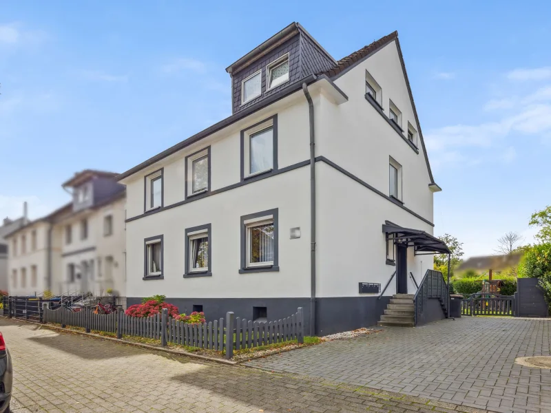 Hausansicht - Haus kaufen in Castrop-Rauxel - Vermietetes Dreifamilienhaus in familienfreundlicher Lage von Schwerin