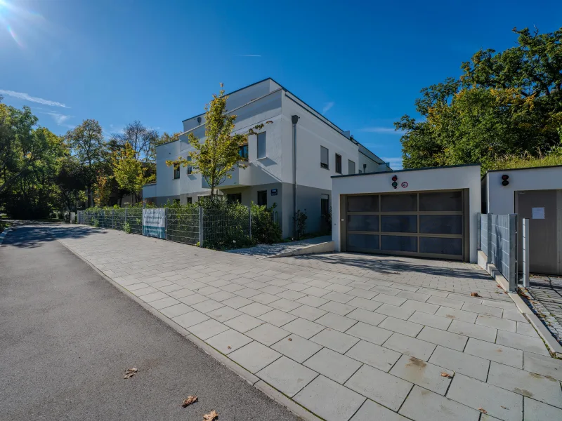 Titelbild - Wohnung mieten in München - Exklusive 3-Zimmer Dachterrassenwohnung in München-Solln 