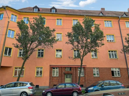 Straßenansicht - Wohnung kaufen in Leipzig - Vermietete 1-Zimmer-Wohnung unter Denkmalschutz in Leipzig Mockau-Süd