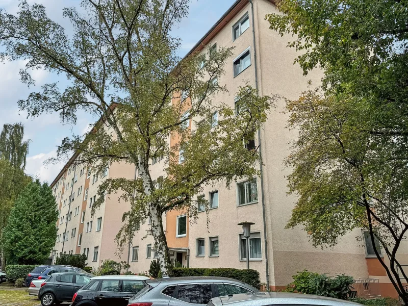 Hausansicht - Wohnung kaufen in Berlin - Charmante 2-Zimmer-Wohnung in Berlin-Reinickendorf – Ruhiges Wohnen im grünen Norden