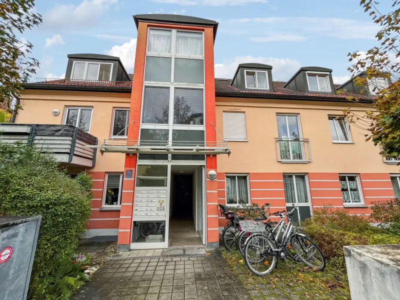 Titelbild - Wohnung kaufen in München - Freies Garten-Apartment in München-Ramersdorf/Balanstraße-West