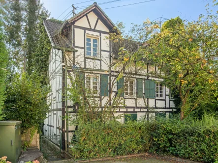 Hausansicht - Haus kaufen in Ruppichteroth - Historisches Fachwerkhaus im Zentrum von Ruppichteroth