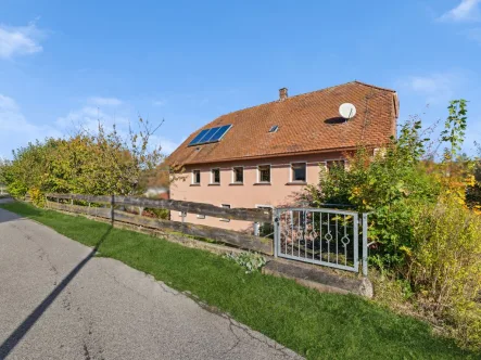 Hausansicht - Haus kaufen in Lauterhofen - Wohnhaus für die große Familie in Lauterhofen - Krottenau 