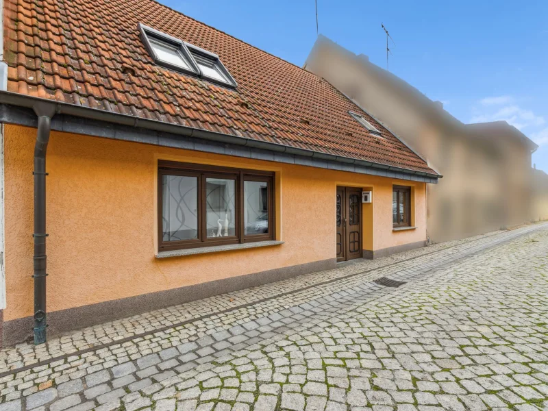 Hausansicht - Haus kaufen in Zehdenick - Charmantes Reihenmittelhaus in top Lage von Zehdenick