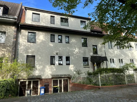 Hauptbild - Haus kaufen in Berlin - Vermietetes Stadthaus mit 3 Wohnungen in Top-Lage von Schmargendorf - Berlin