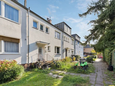 Außenansicht - Haus kaufen in Düsseldorf - Solides Reihenmittelhaus mit ca. 110 m² Wohnfläche in ruhiger Lage von Düsseldorf-Vennhausen 