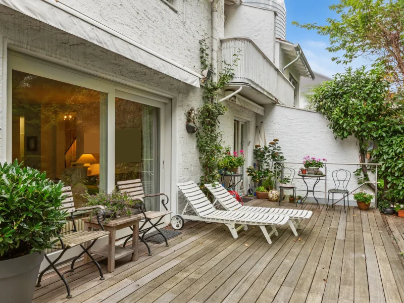 Terrasse mit Gartenblick - Haus kaufen in Bonn - Charmante und gepflegte Doppelhaushälfte mit Garten-Oase in exklusiver Lage von Bonn-Gronau