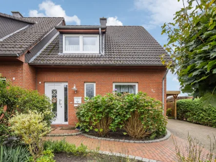 Gepflegte Doppelhaushälfte - Haus kaufen in Oldenburg (Oldenburg) - Gepflegte Doppelhaushälfte mit Carport in Oldenburg-Kreyenbrück