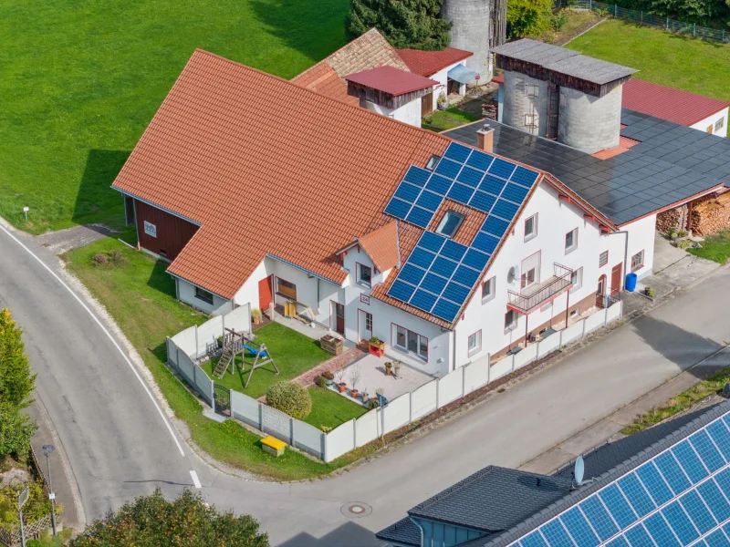 Luftaufnahme 1 - Haus kaufen in Osterberg - Wohnhaus mit zusätzlichen Wirtschaftsflächen auf großem Grundstück in Osterberg