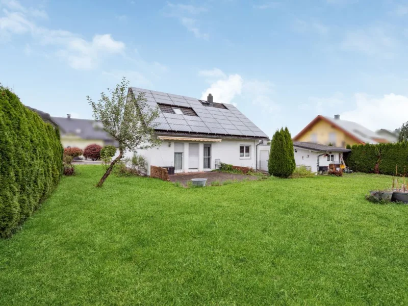 Ansicht - Haus kaufen in Wellendingen - Renovierungsbedürftiges Einfamilienhaus mit großem Garten in top Lage in Wellendingen