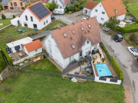 Ansicht - Haus kaufen in Röthlein OT Hirschfeld - Reihenendhaus - echt Cool - mit Pool