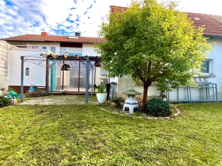 Haus von Hinten - Haus kaufen in Karben - Raumwunder in begehrter Wohnlage von Karben