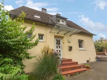 Titelbild - Haus kaufen in Remscheid - Freistehendes Zweifamilienhaus in beliebter Wohnlage von Remscheid-Lennep