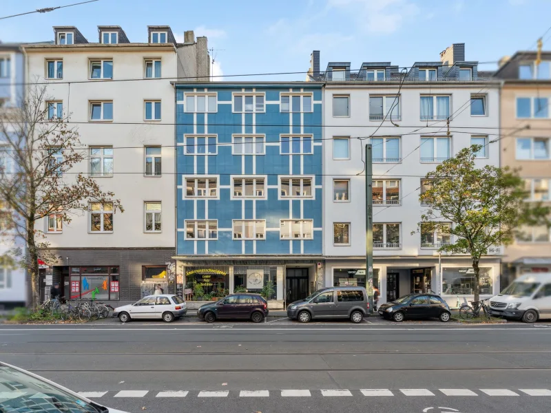 Titelbild - Wohnung kaufen in Düsseldorf - Charmante Drei-Zimmer-Wohnung mit Balkon in Düsseldorf Bilk