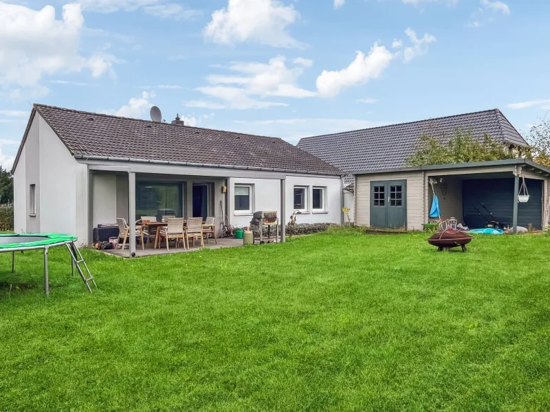 Titelbild - Haus kaufen in Lehre - Erbpacht: Leben auf einer Ebene - ca. 101m² Wohnfläche neben Neubaugebiet in Lehre - Gross Brunsrode