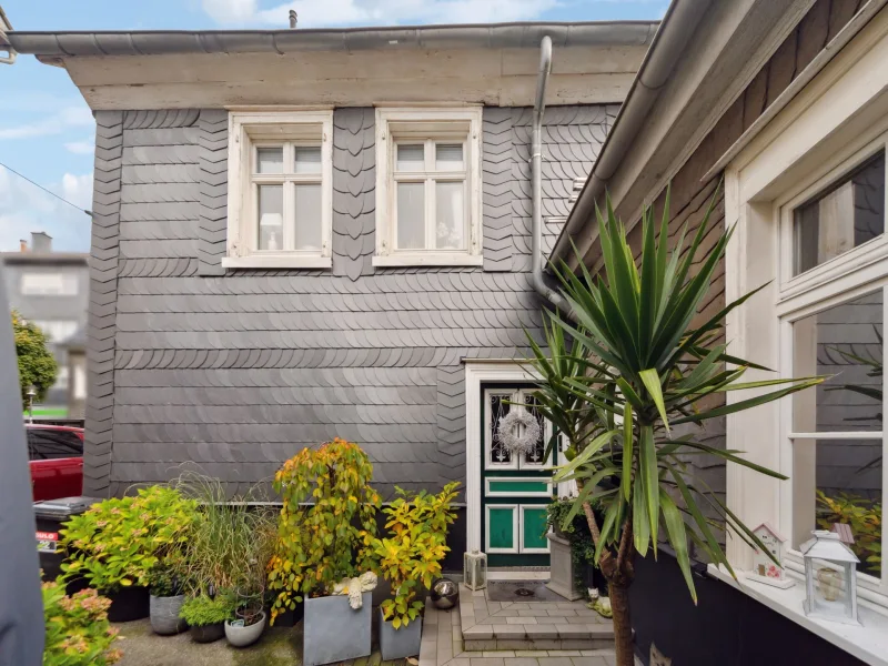 Herzlich Willkommen  - Haus kaufen in Solingen - Jahrhundert trifft Moderne - Fachwerkhaus mit ca. 140 m² Wohnfläche in Solingen