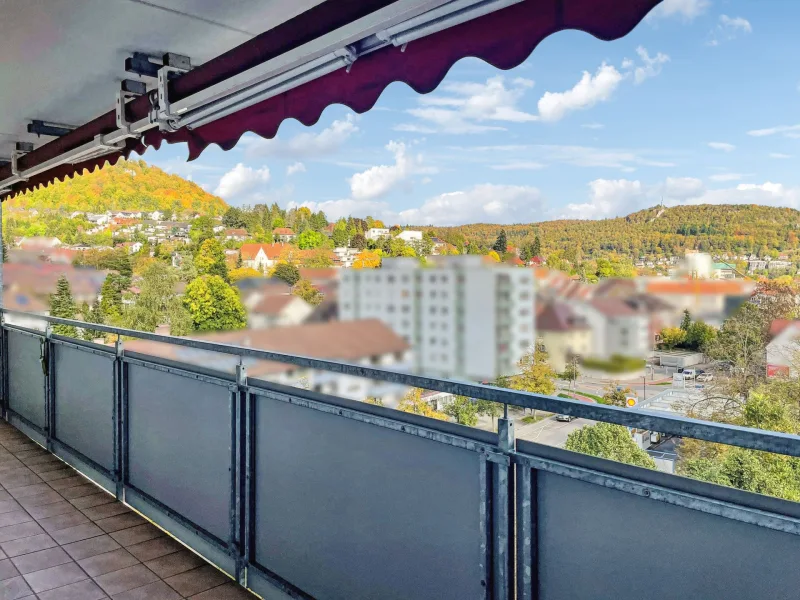 Titelbild - Wohnung kaufen in Albstadt - Freie 3-Zimmer-Eigentumswohnung mit Balkon, Garage und herrlichem Blick auf Albstadt