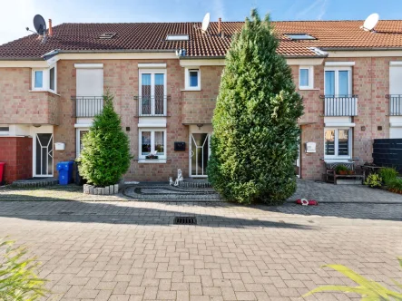 Titelbild - Haus kaufen in Krefeld - Großzügiges Reihenmittelhaus in familienfreundlicher Lage in Krefeld Kempener Feld/Baackeshof