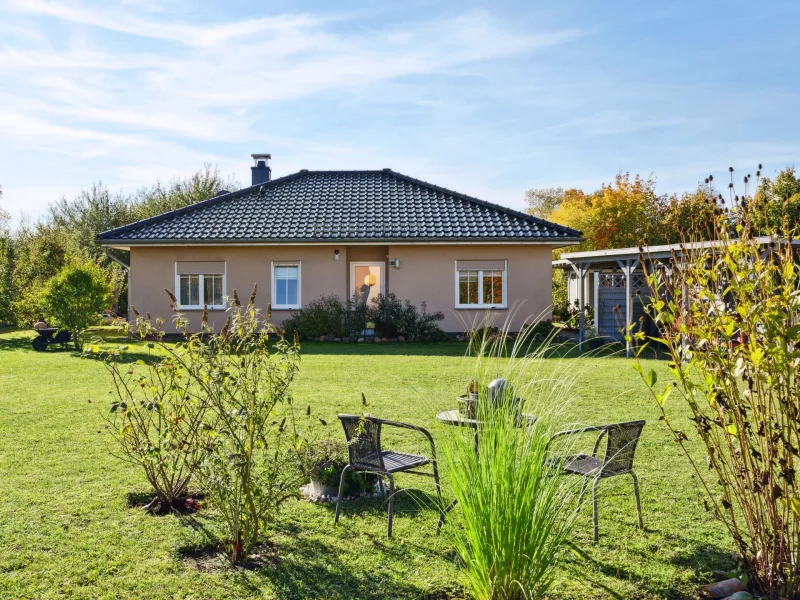 Hausansicht - Haus kaufen in Anklam - Sie mögen es gern ruhig und trotzdem ostseenah? TOP-gepflegter Bungalow in Anklam kurz vor Usedom