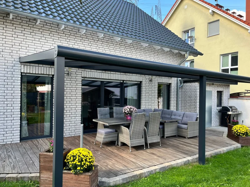 überdachte Terrasse