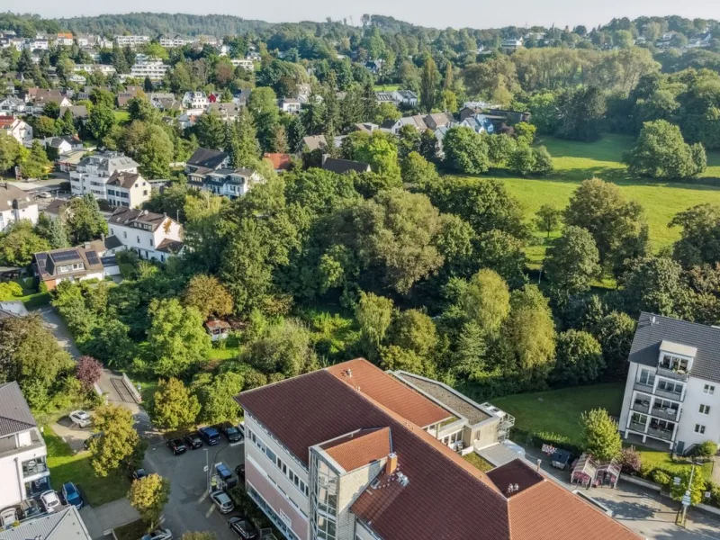 Titelfoto - Grundstück kaufen in Bergisch Gladbach - Bergisch Gladbach: Unbebautes Baugrundstück in exponierter Lage für Mehrfamilienhäuser oder Gewerbe