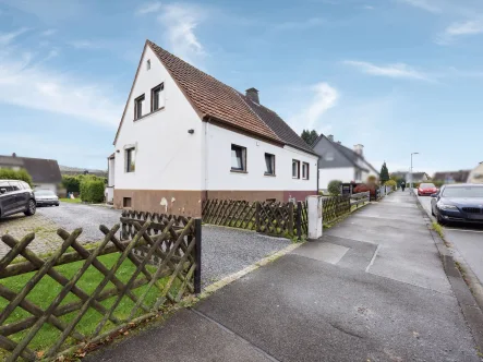 Titel - Haus kaufen in Menden - Renovieren und Einziehen: Sanierte Doppelhaushälfte in bevorzugter Lage von Menden