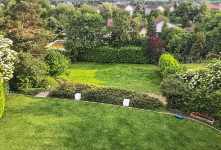 Gartenansicht - Haus kaufen in Wiesloch - Beste Wohnlage mit herrlicher Aussicht und Wellnessoase in Wiesloch!