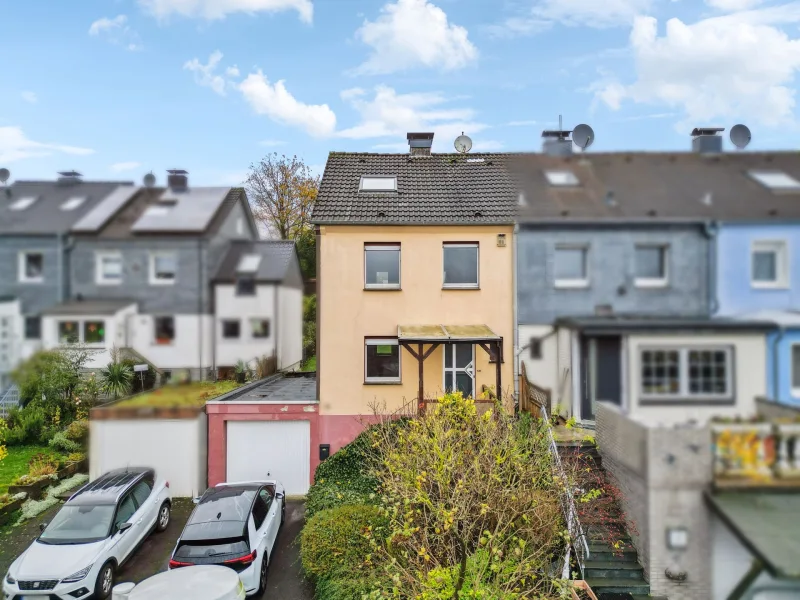 Titelbild - Haus kaufen in Wuppertal - Doppelhaushälfte mit viel Potenzial in grüner Umgebung von Wuppertal