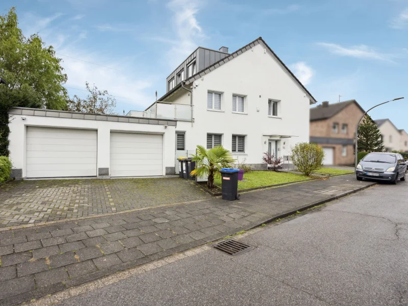 Hausansicht - Haus kaufen in Castrop-Rauxel - Kernsaniertes Zweifamilienhaus mit vielen Extras in bevorzugter Lage von Castrop-Henrichenburg 