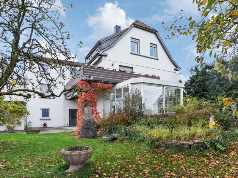 Rückansicht - Haus kaufen in Detmold - Mehrfamilienhaus mit vier Wohneinheiten in Detmold