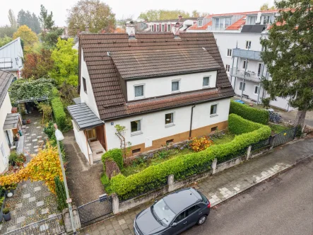 Titelbild - Haus kaufen in München - Attraktives Grundstück mit Altbestand und viel Potenzial in begehrter Lage von München-Laim