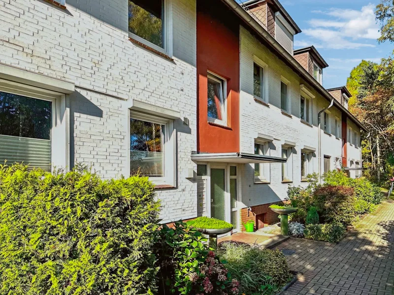 Hausansicht - Wohnung kaufen in Geesthacht - 3- bis 4-Zimmer-Erdgeschosswohnung mit Terrasse und Kellerraum in Geesthacht / Grünhof - Tesperhude