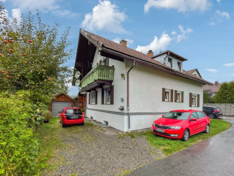 Ansicht - Haus kaufen in Grafenau - Vermietetes Zweifamilienhaus in zentraler Lage von Grafenau zu verkaufen