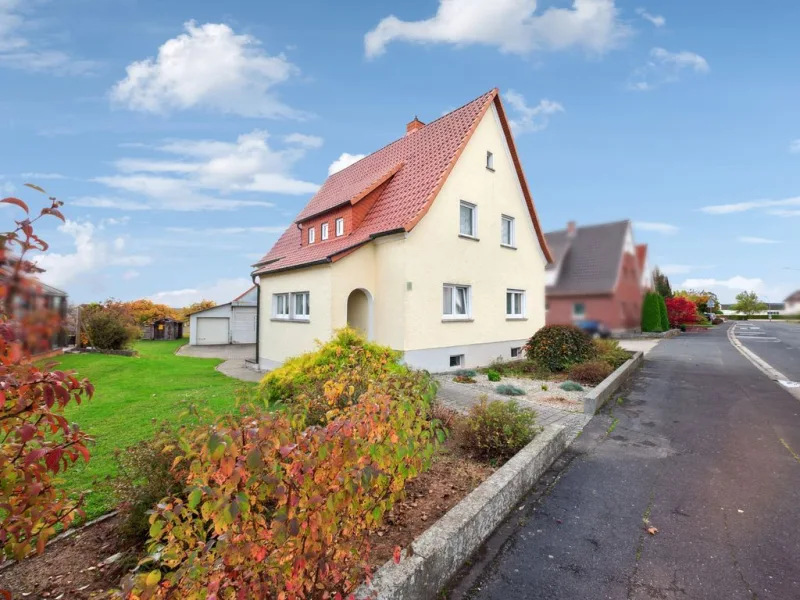 Außenansicht - Haus kaufen in Bad Kissingen - Poppenroth - Gemütliches Wohnhaus mit Garten und Halle im Ortsteil von Bad Kissingen