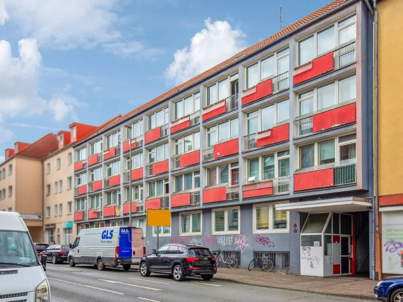 Frontansicht - Wohnung kaufen in Hannover - Vermietete 1-Zimmer Wohnung mit eigenem Stellplatz in Hannover Linden-Nord