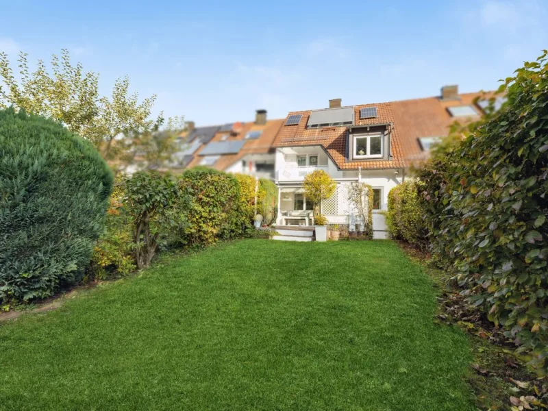 Rückansicht  - Haus kaufen in Neumarkt in der Oberpfalz - Familienfreundliches Reihenmittelhaus in begehrter Lage von Neumarkt -Woffenbach 