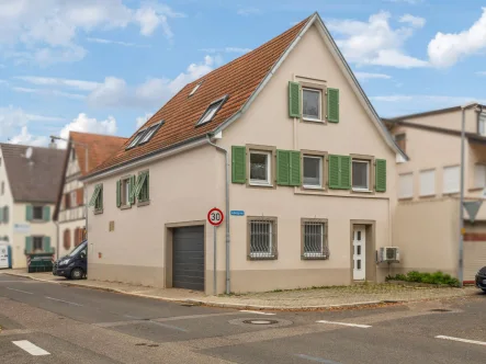 Ansicht - Haus kaufen in Bruchsal - Historisches Einfamilienhaus im modernen Design mit Einliegerwohnung und Denkmalschutz in Bruchsal