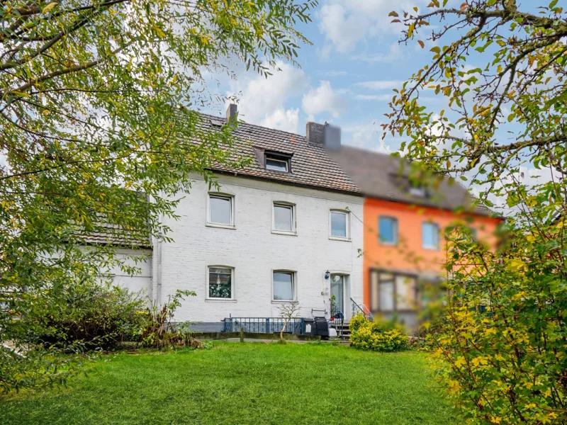 Rückansicht und Garten - Haus kaufen in Alsdorf - Alsdorf - Mehrgenerationenwohnen oder Vermieten in begehrter Lage von Mariadorf