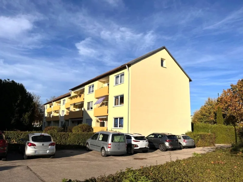 Aussen - 1 - Wohnung kaufen in Königsbrunn - Nette, komplett zu renovierende/modernisierende 4-Zimmer-Wohnung in perfekter Lage in Königsbrunn