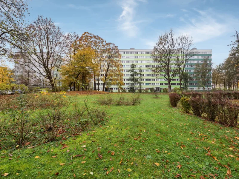 Hausansicht - Wohnung kaufen in München - Ab sofort verfügbare, charmante 3-Zimmer-Wohnung in München-Johanneskirchen