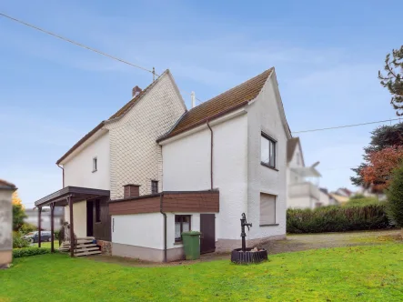 Seitenansicht - Haus kaufen in Ransbach-Baumbach - Freistehendes Einfamilienhaus mit Potential in Ransbach-Baumbach