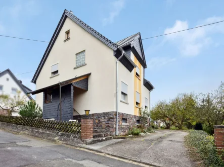 Titelbild - Haus kaufen in Gemünden - Schönes Einfamilienhaus für Familien in Gemünden