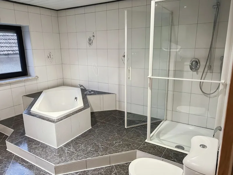 Badezimmer im OG